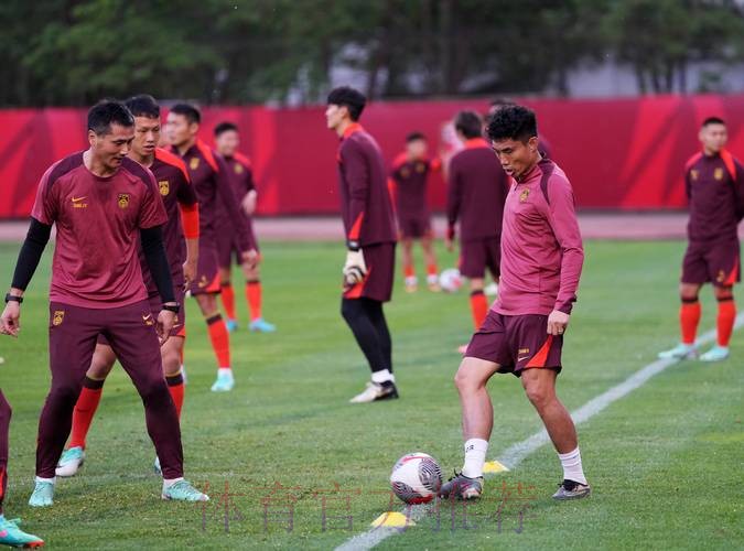 国足集训考察队员瞄准年轻化